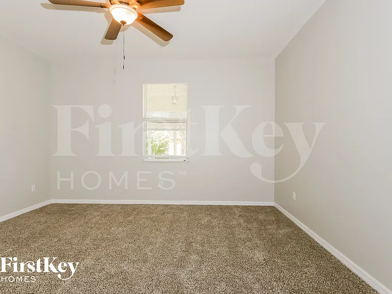 237 SW Ray Ave — Photo 9