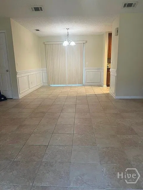 3 bed, 2.0 bath, 1317 sqft, $2,000 — Photo 3
