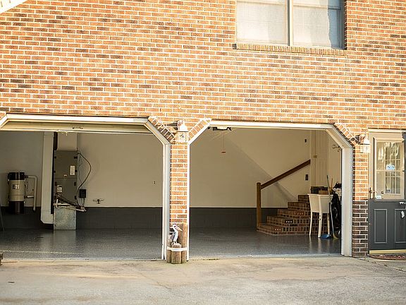 Comes with Automatic Opener