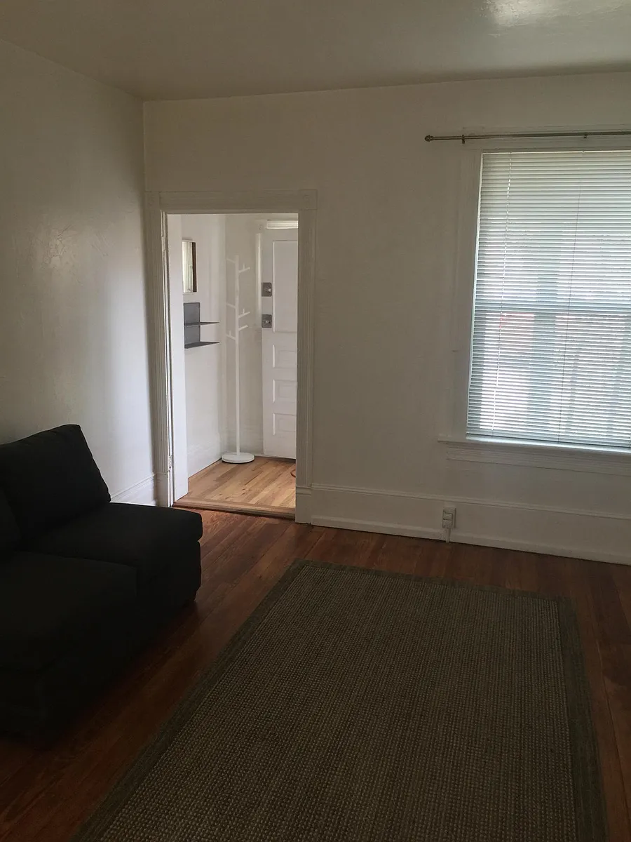 Building Photo - 144 W Cedar Ave #144