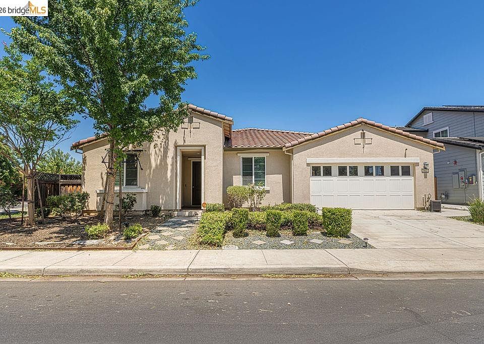 1st image of 983 Dainty Ave