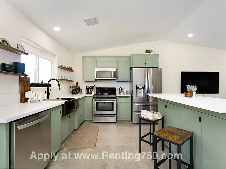 321 N Bonita Ave — Photo 9