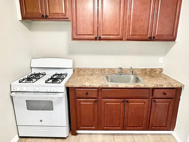 114 Fairmont Ave #2 — Photo 1