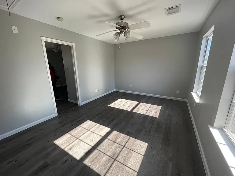 19451 Nasworthy Dr — Photo 4