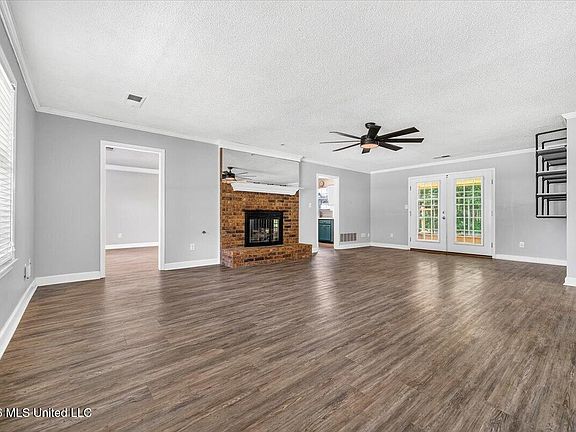 5th image of 10105 Fox Run Dr