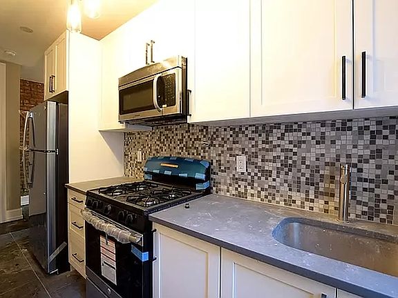 2nd image of 959 Carroll St APT A4