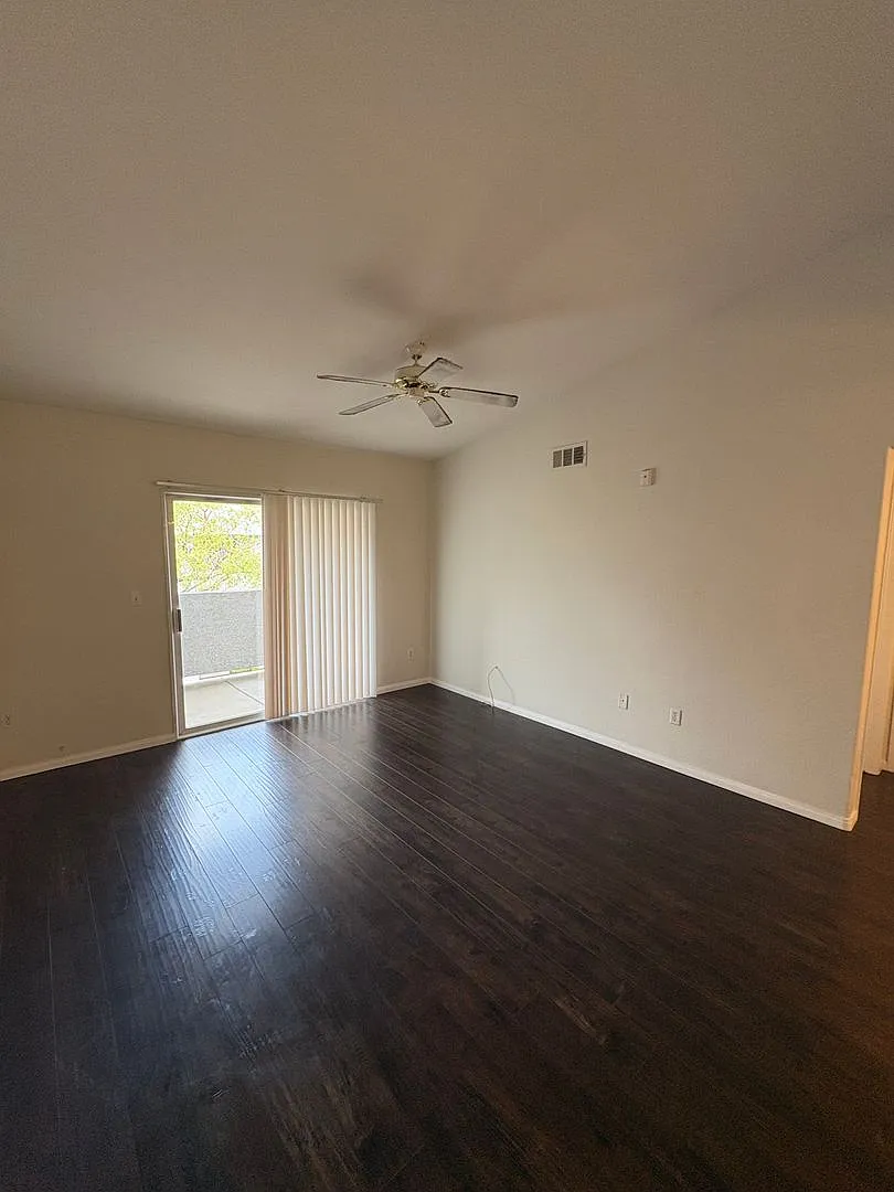 Spacious unfurnished 1 bedroom in the Southwest — Photo 4