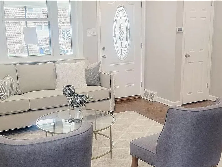 480 Kingsley St — Photo 2
