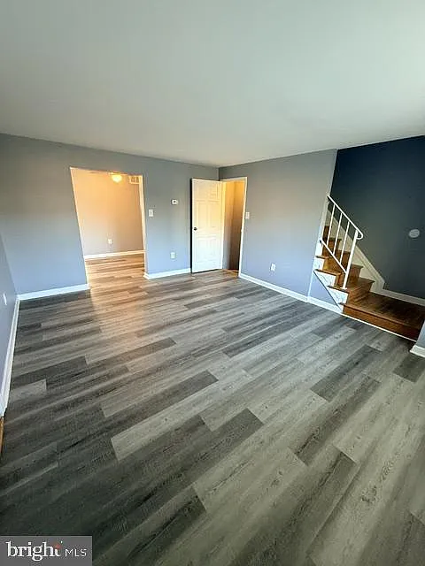 3 bed, 2.0 bath, 1319 sqft, $2,200 — Photo 2