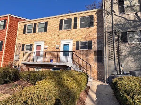 5911 Mayflower Ct, Alexandria, VA 22312