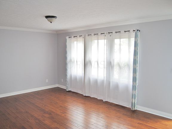 3rd image of 283 Cottontail Dr
