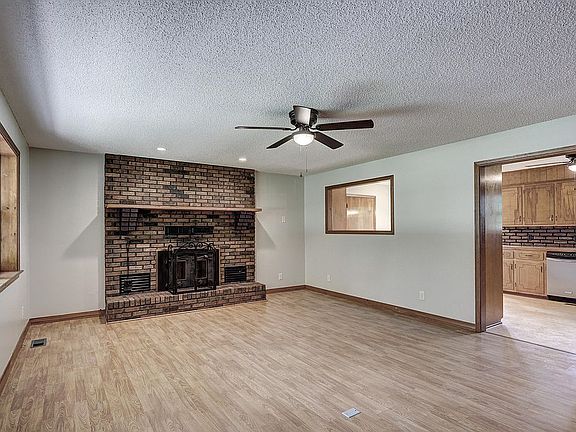 4th image of 15551 Goldfinch Rd