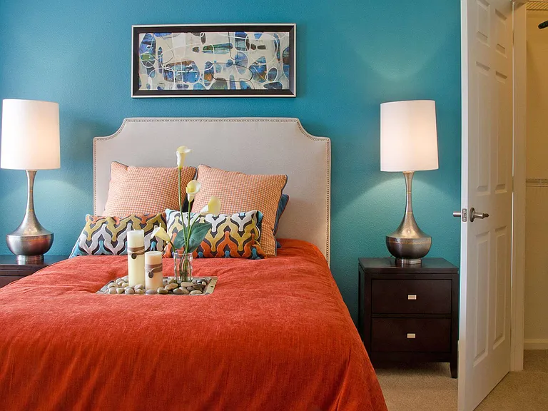 grand-reserve-orange-bedroom