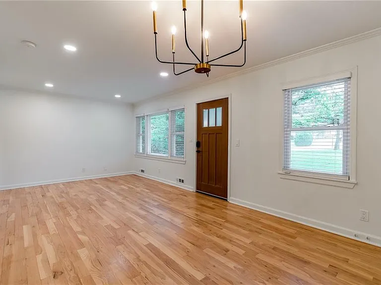 2093 Wildrose Dr — Photo 5