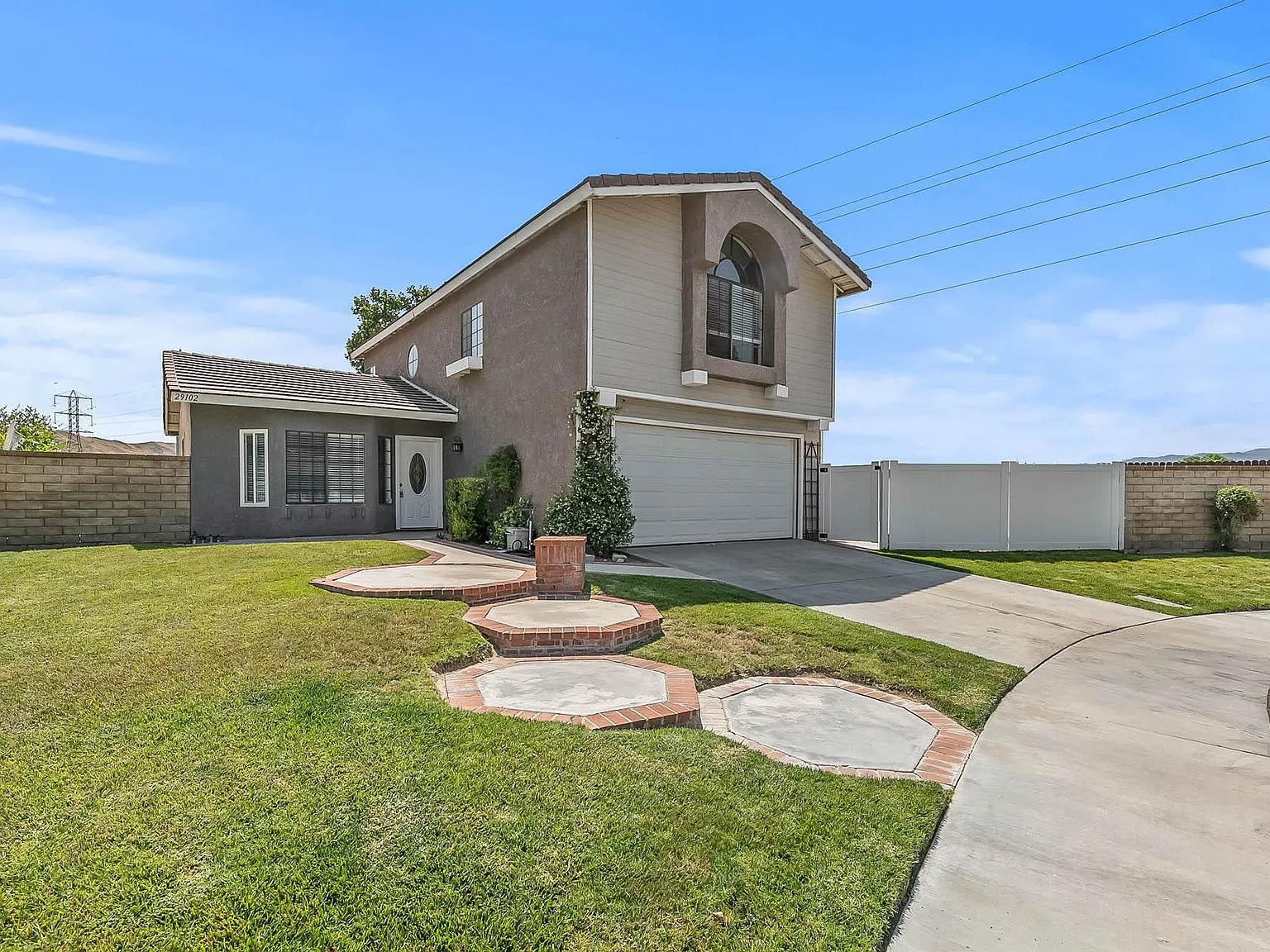 4 bed, 1621 sqft, $4,295 — Photo 3