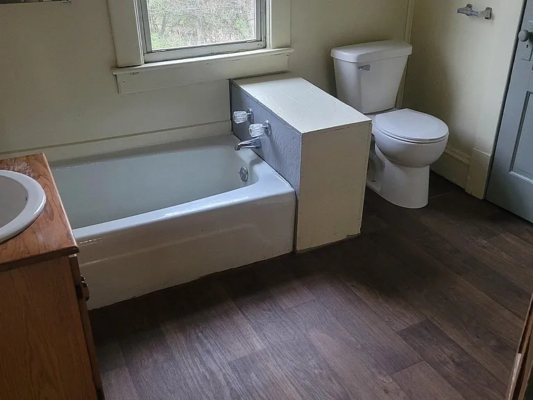404 Broaddus Ave — Photo 16