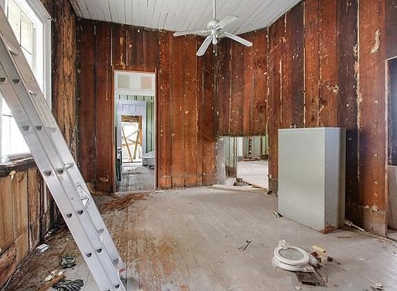 4th image of 2400 Valence St
