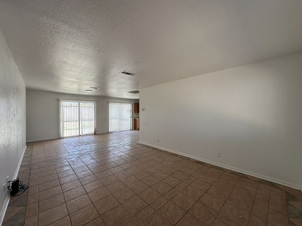 6905 Singing Dunes Ln