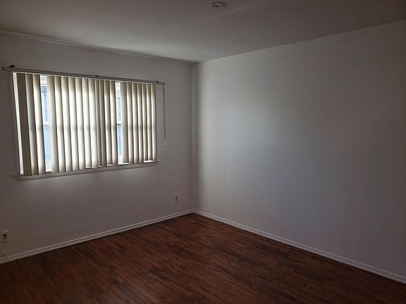 4th image of 1 511beach St