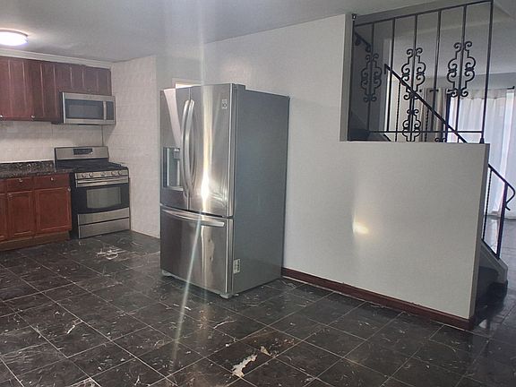 3rd image of 8839 Robin Dr APT B