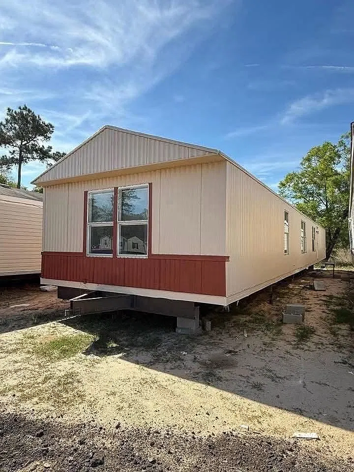 3 bed, 1216 sqft, $1,300 — Photo 1