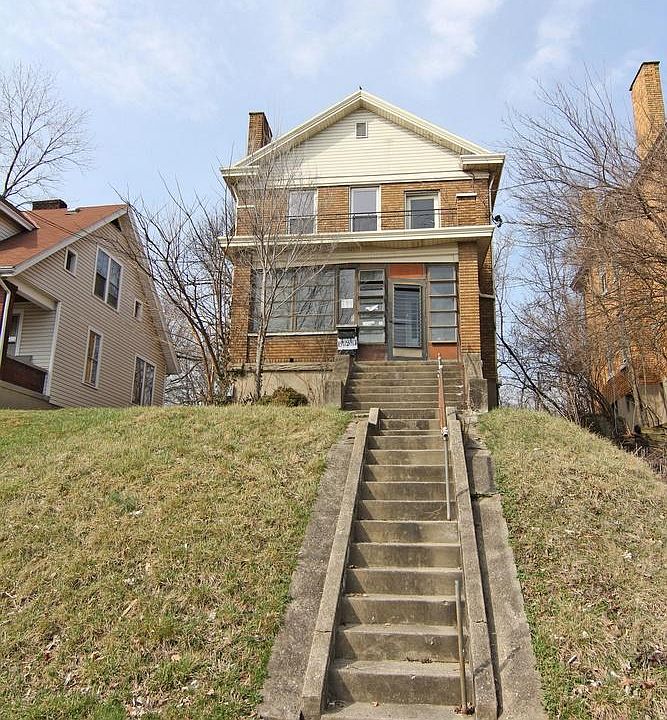 2nd image of 833 McPherson Ave