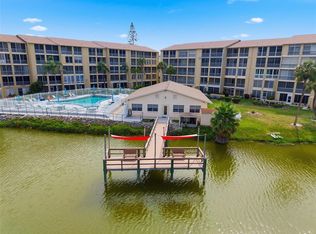 3500 Lake Bayshore Dr #K101, Bradenton, FL 34205