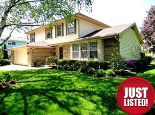 621 Saxon Ln, Libertyville, IL