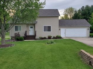 2737 N Indian Heights Dr, Oregon, IL 61061