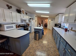 1505 W Bernadines Way, Ash Fork, AZ 86320