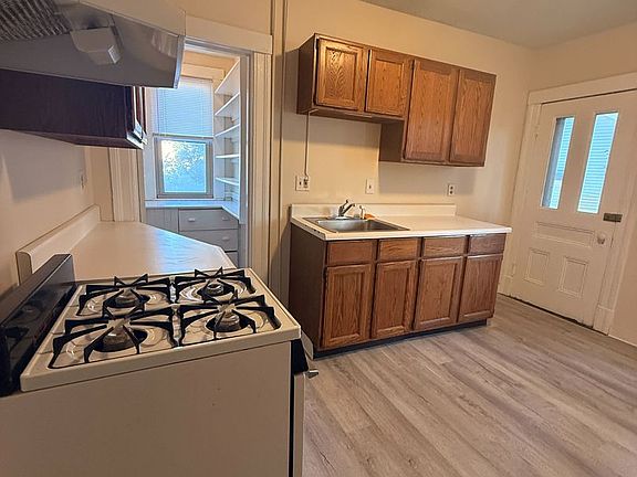 4th image of 17 Glenwood Ave #1