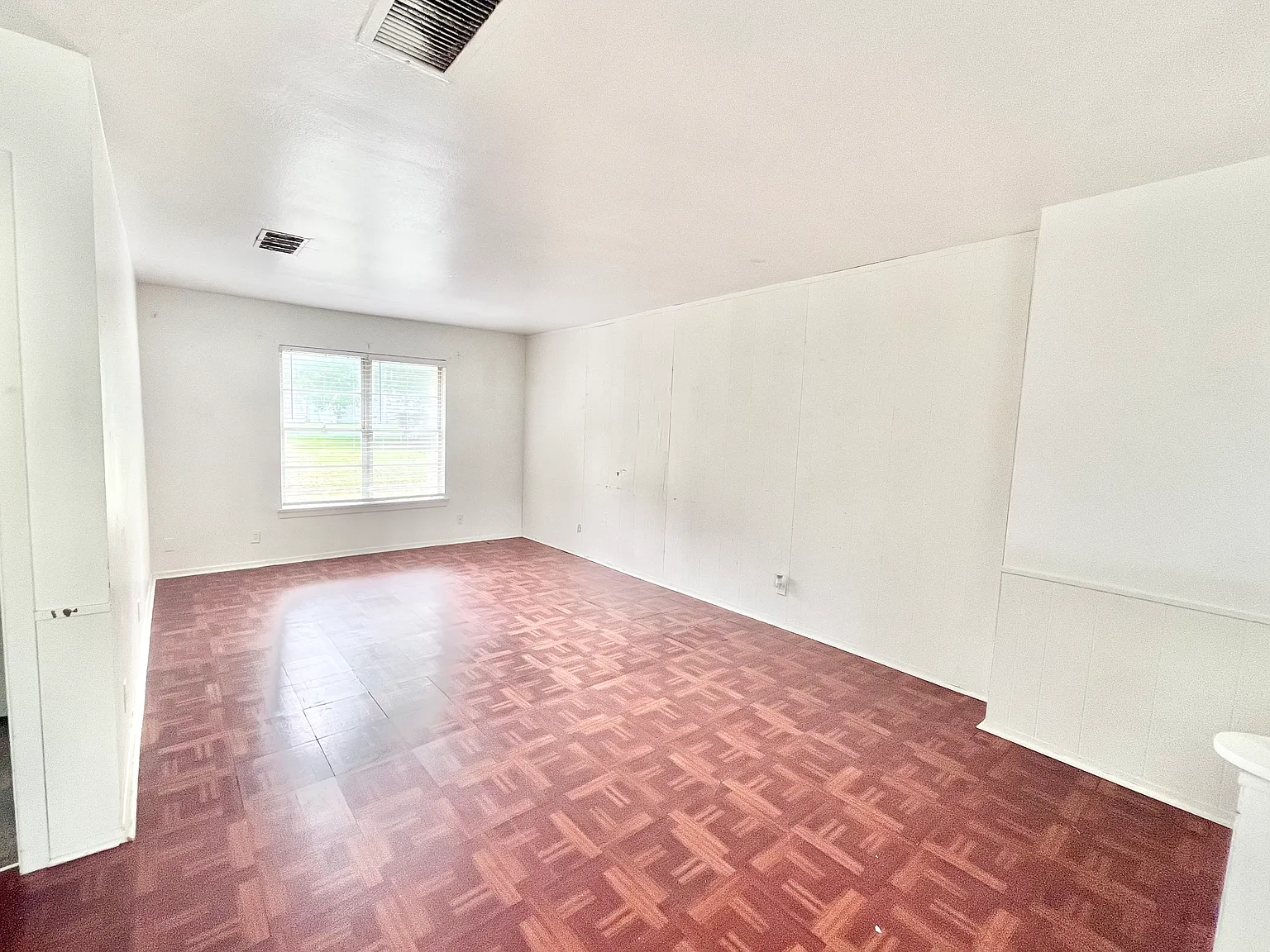 109 Vandenburg Dr — Photo 2