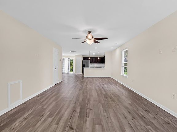 5th image of 2241 Deerfield Ave.