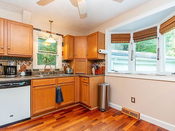 2nd image of 311 Robertson Ave