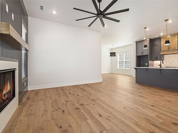 4th image of 13 Kirkcudbright Ln