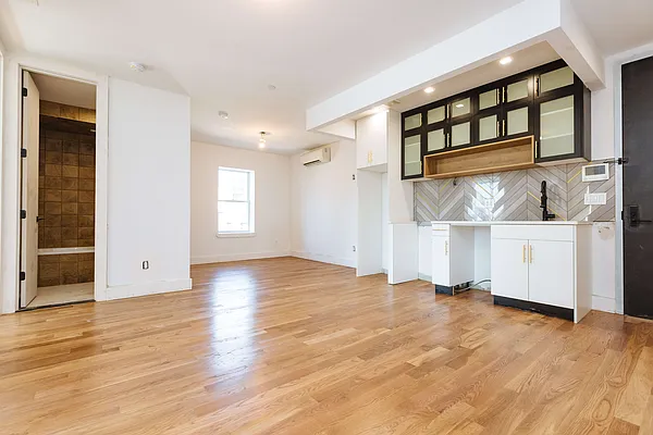 Rented by Nooklyn NYC LLC | media 53