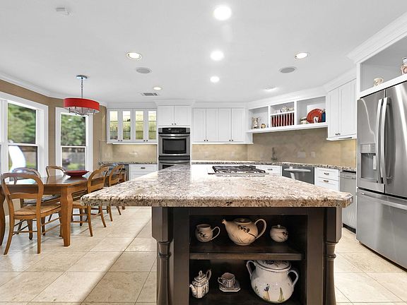 5th image of 2806 Valley Manor Dr