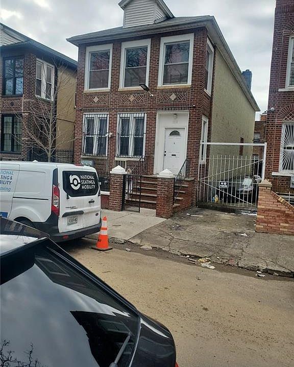 1st image of 2168 Strauss St