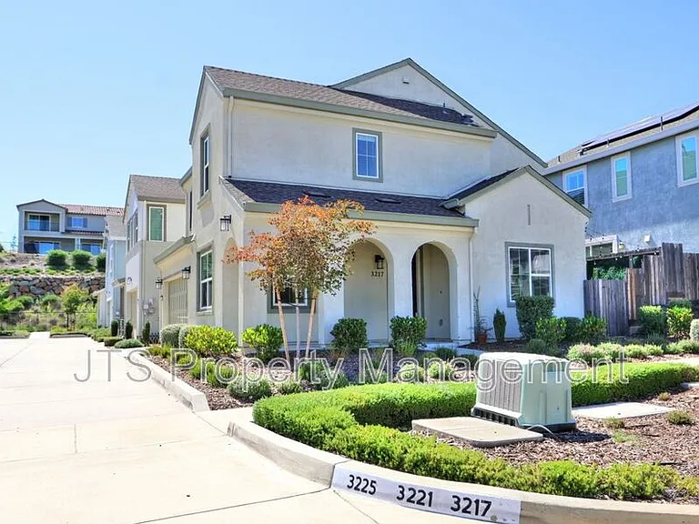 3217 Sunny Gate Ln — Photo 4