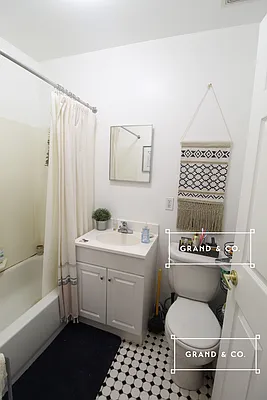 Rented by Grand & Co. | media 8