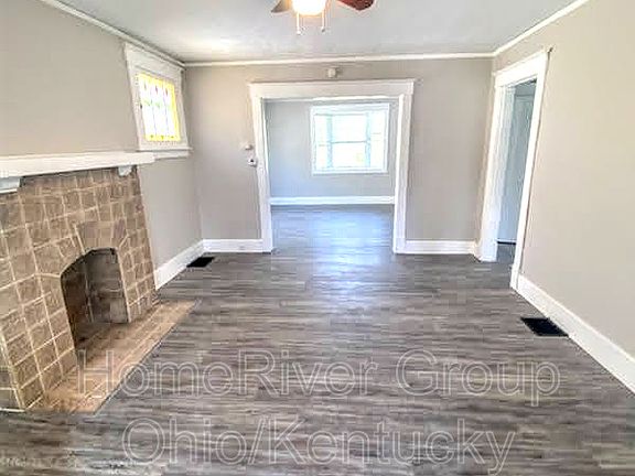 3rd image of 2650 Cora Ave