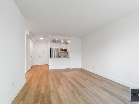 2nd image of 4720 Center Blvd APT 820