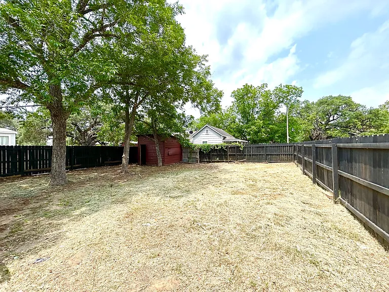 729 Burmeister St — Photo 18