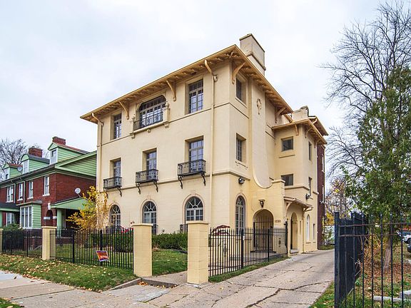 2nd image of 1030 Van Dyke St APT 6