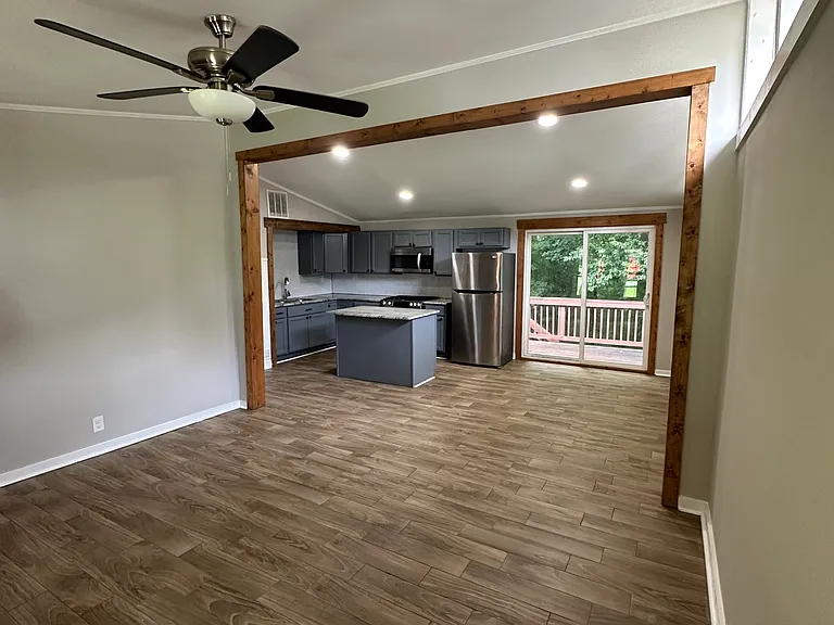 114 Robinhood Dr — Photo 1