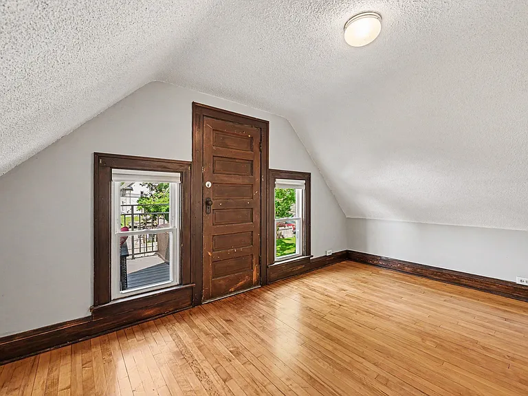 1411 Knox Ave N — Photo 16