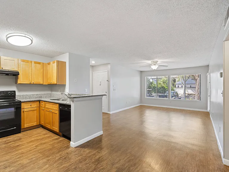 Huntington Place — Photo 27