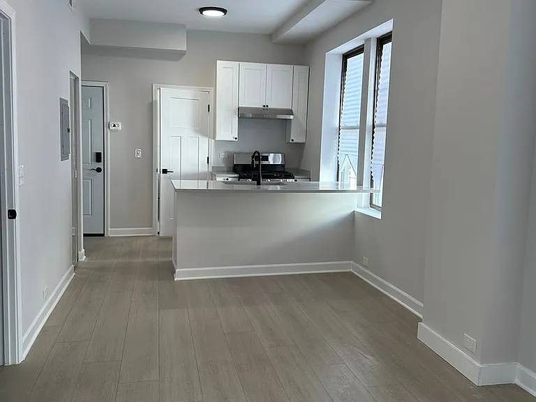 1210 W Lexington St — Photo 2