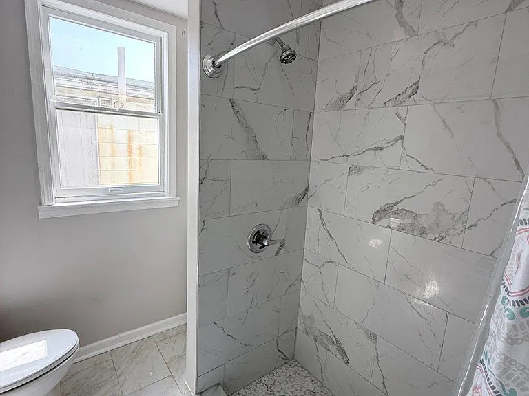 1325 W Norwegian St — Photo 13
