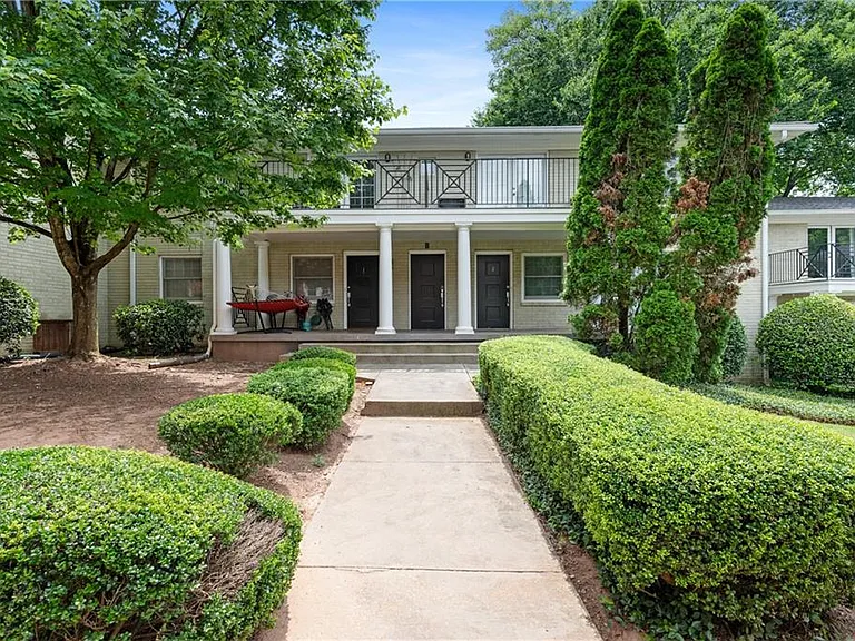866 Briarcliff Rd NE #B3 — Photo 1